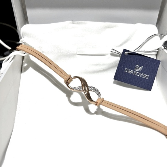 ✨Stunning Vintage Swarovski Infinity Rose Bracelet featuring Clear Pave Crystals - Picture 4 of 16